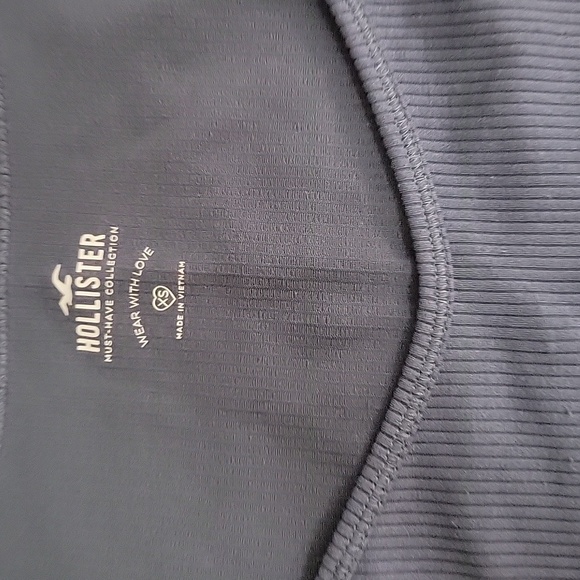 Hollister Women's Blue and Gray Ribbed Tops Bundle - Picture 2 of 5